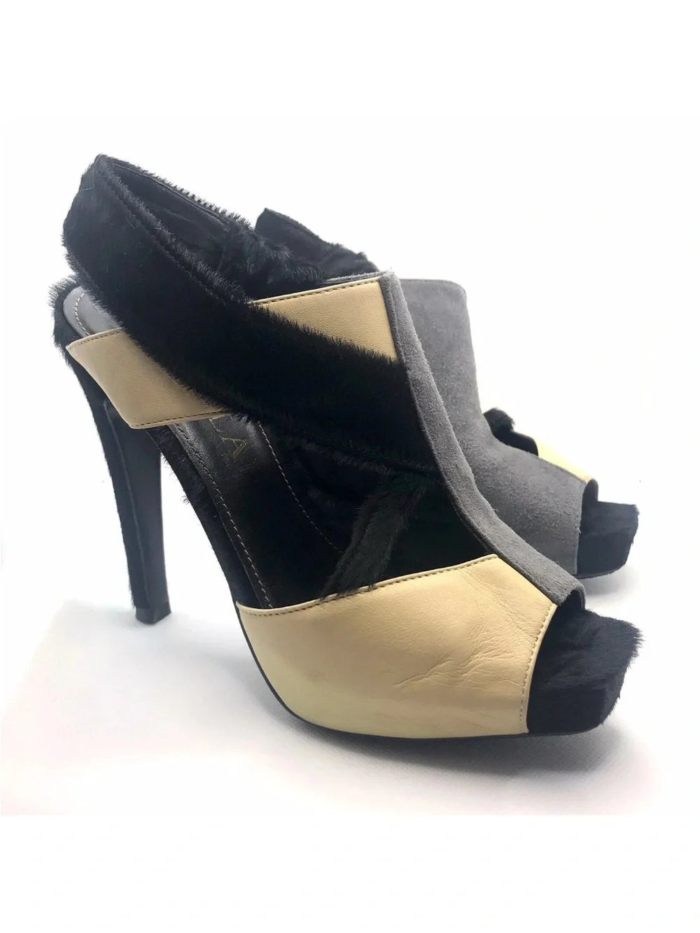 APERLAI PARIS BLACK, GRAY & CREAM COLOR BLOCK LEATHER AND FUR HEELS (38)